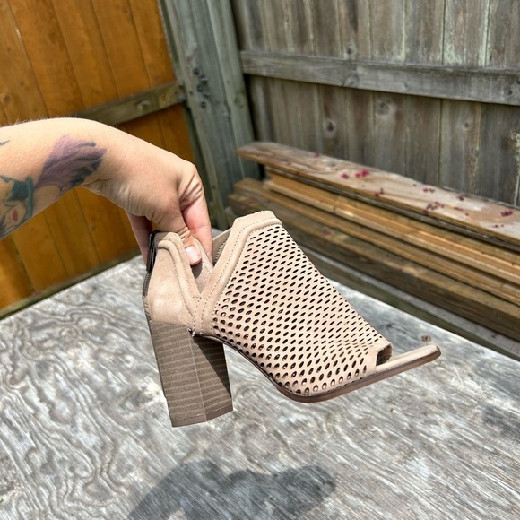 Vince Camuto Women's Katnina Booties - Size 4 - Picture 3 of 10